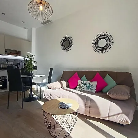 Superbe 2 Pieces Carre D'or Avec Grande Terrasse